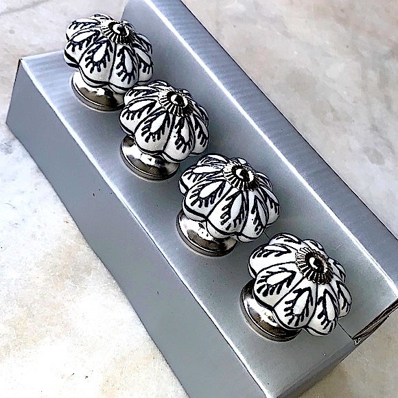 INSTANT FURNITURE UPDATE KNOBS PULLS BLACK WHITE SILVER SILVER SET OF 4 - Picture 3 of 7